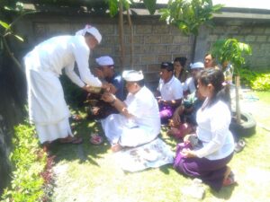 Persembahyangan Bersama Pada Hari Piodalan Padmasana BNNK Klungkung