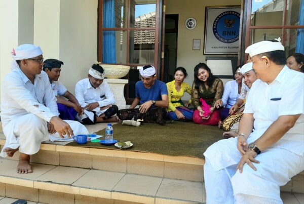 Persembahyangan Bersama Pada Hari Piodalan Padmasana BNNK Klungkung