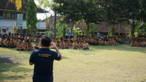 Kepala BNN Kabupaten Klungkung Menghadiri Undangan Sosialisasi Napza Dalam Upaya Langkah Promotif-Preventif Kesehatan Jiwa Dan Napza Remaja Di SMA Negeri 1 Banjarangkan