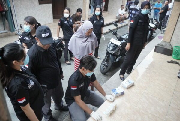 Pemberdayaan Masyarakat Anti Narkoba Melalui Tes Urine di Kelurahan Semarapura Klod kangin dan Desa Kamasan