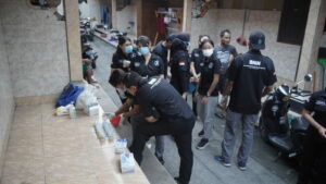Pemberdayaan Masyarakat Anti Narkoba Melalui Tes Urine di Kelurahan Semarapura Klod kangin dan Desa Kamasan