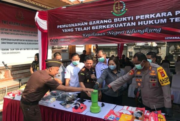Kejaksaan Negeri Klungkung Ajak BNN Kab. Klungkung Musnahkan Barang Bukti Dari 9 Perkara Tindak Pidana